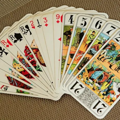 Card-game-Jacqueline-Macou-Pixabay