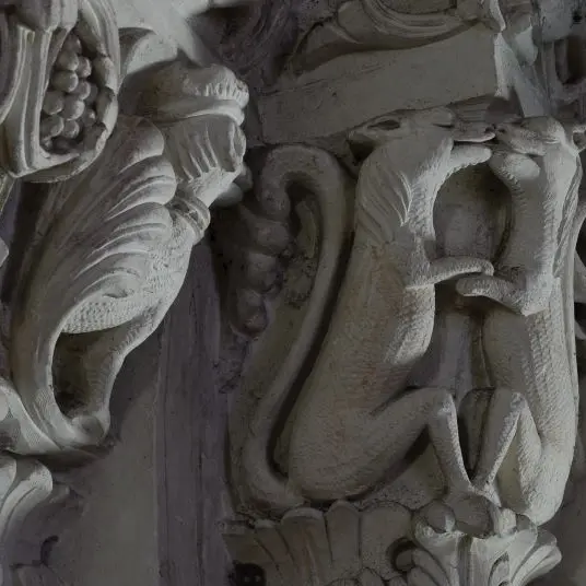 2glise Saint-Denis d'Amboise - détail d'un chapiteau