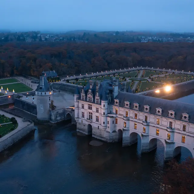 Chenonceau-drone-nuit-Credit-ADT-Touraine-Une-Image-A-Part-2027 (2) (1)