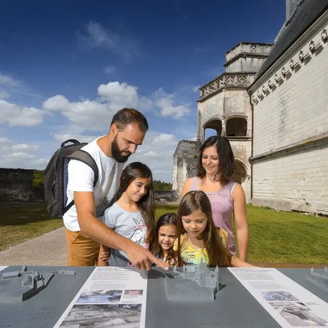 Loches-Scénographie-Léonard de Serres (2)
