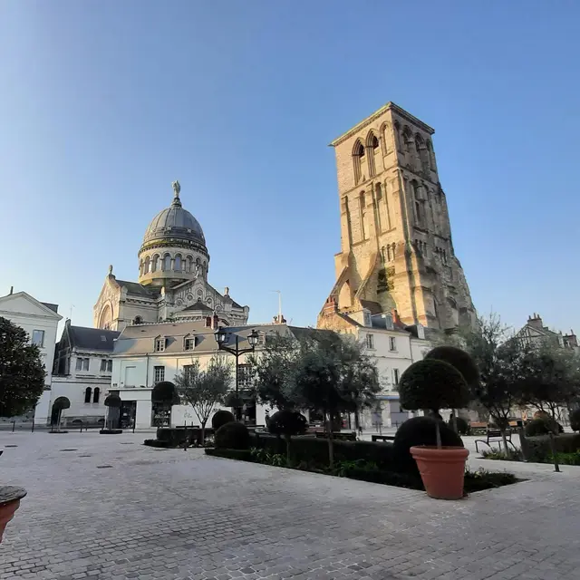 Place_Châteauneuf_Credit_OT_Tours-Cambeilh(3)