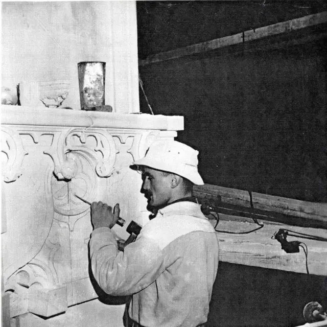 Tailleur de Pierre M. Guy GUESTAULT Entreprise Chauvelin - Restauration de la Chapelle St Hubert en 1955