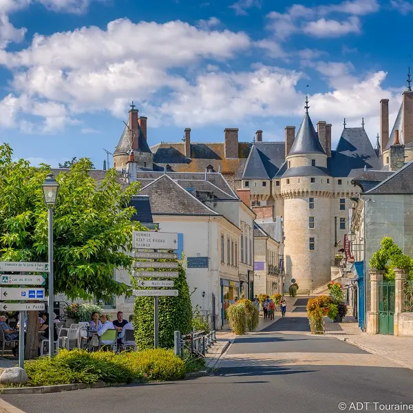 La ville de Langeais, départ de la boucle vélo D'art et d'argile.