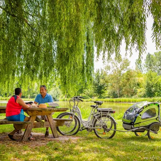 Etang d'Assay : boucle vélo n°49 et voie verte Richelieu-Chinon.