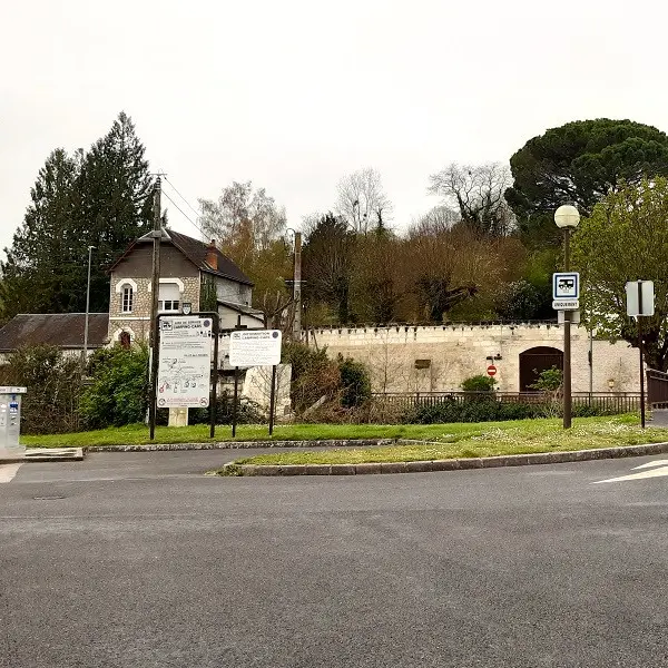 Aire de services camping-car - Loches