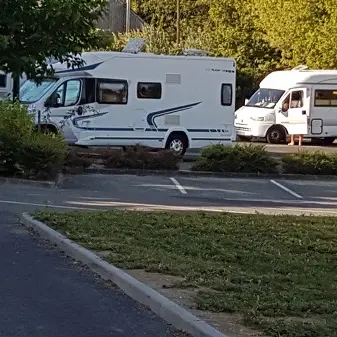 airedecampingcarechandon-manthelan-valdeloire4