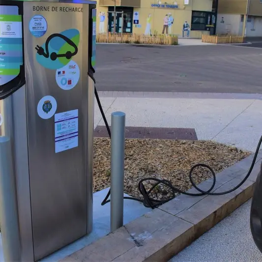 borne_recharge_voitures_Vouvray