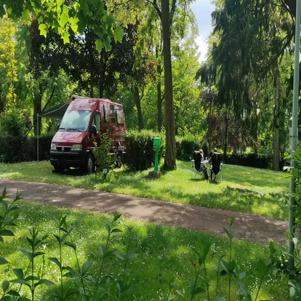 campinglaroseraie1-descartes-valdeloire