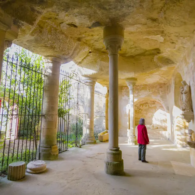 chinon-chapelle-ste-radegonde-grand-angle-interieur-claire-en-dos-ville-de-chinon-fabienne-bouerroux-2030