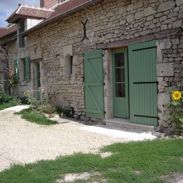 exterieur1-lavieillemaisonauxoiseaux-chambon-valdeloire