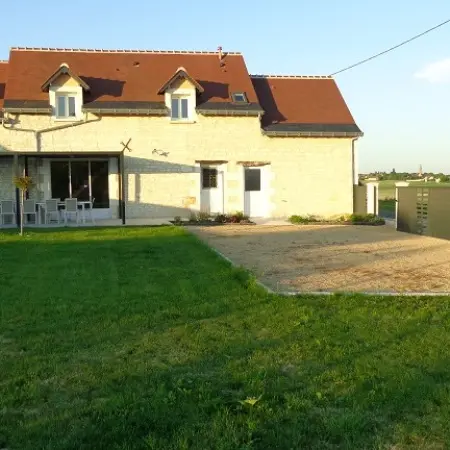 facade-bournan-gite-des-chevrettes