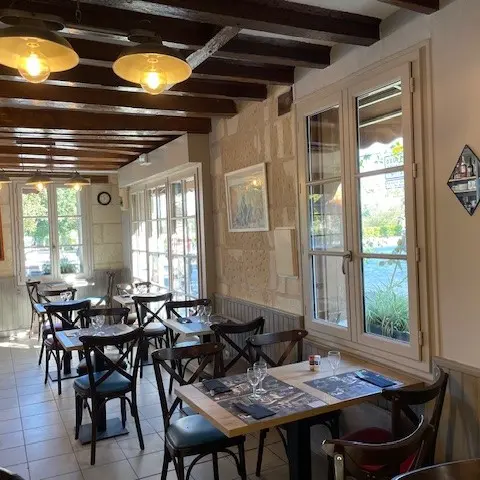 Brasserie Le Colombien, à Villandry. Val de Loire, France.