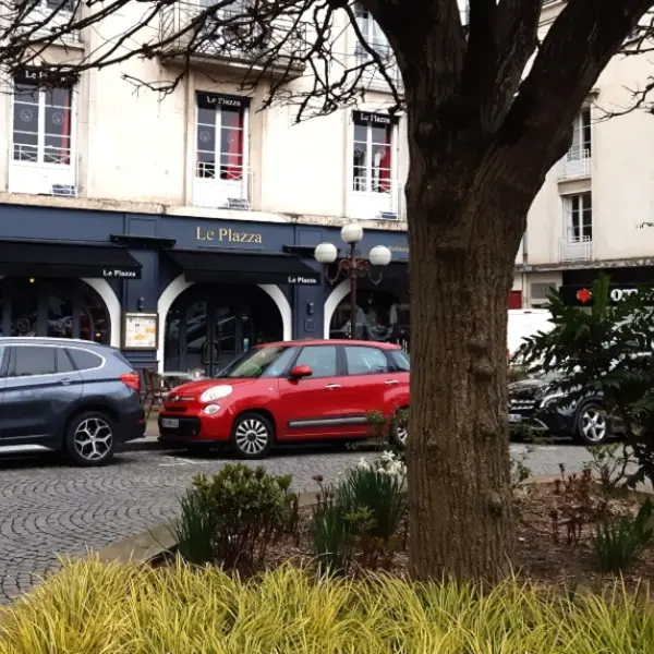 Restaurant Le Plazza - Place de la Résistance, Tours.