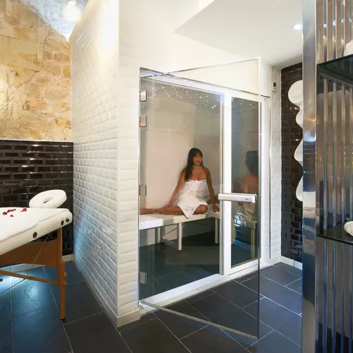 Espace détente spa Art Hôtel à Rochecorbon