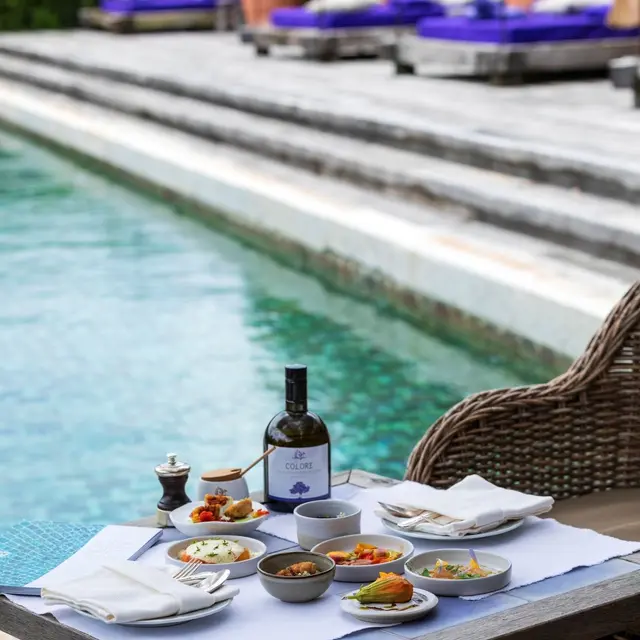 Piattini au bord de la piscine - Murtoli