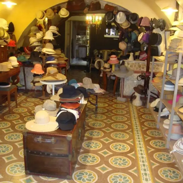 boutique_chapeaux_chapellerie_CHAPO'THE_bonifacio_citadelle