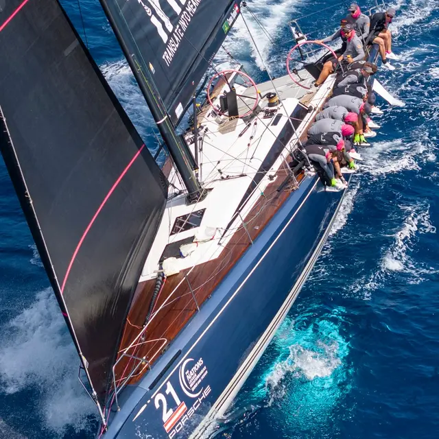 SWAN ©CLUB SWAN RACING STUDIO BORLENGHI