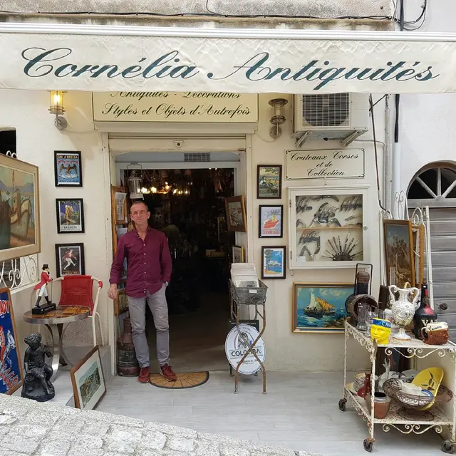 antiquaire-cornelia-boutique-corse-bonifacio-devanture