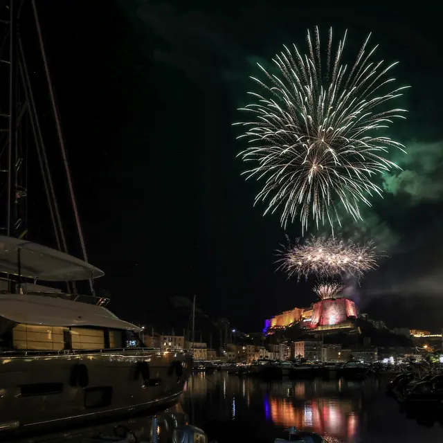Feu d'artifice à Bonifacio