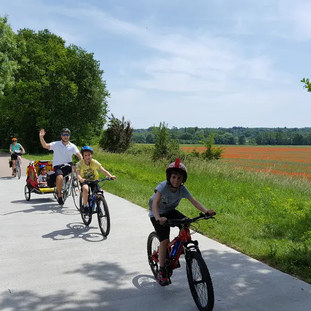 famille à vélo