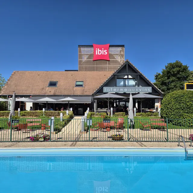 Extérieur Ibis Beaune La Ferme aux Vins