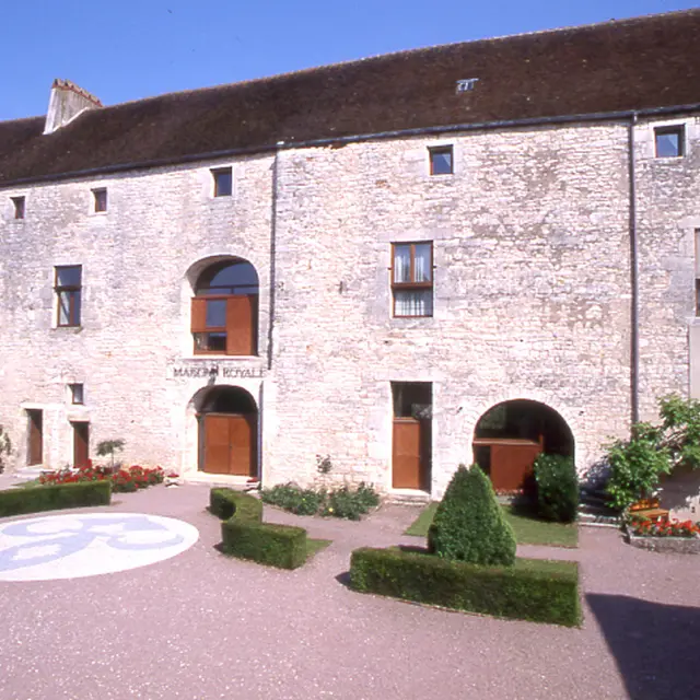 MAISON ROYALE DE PESMES_1