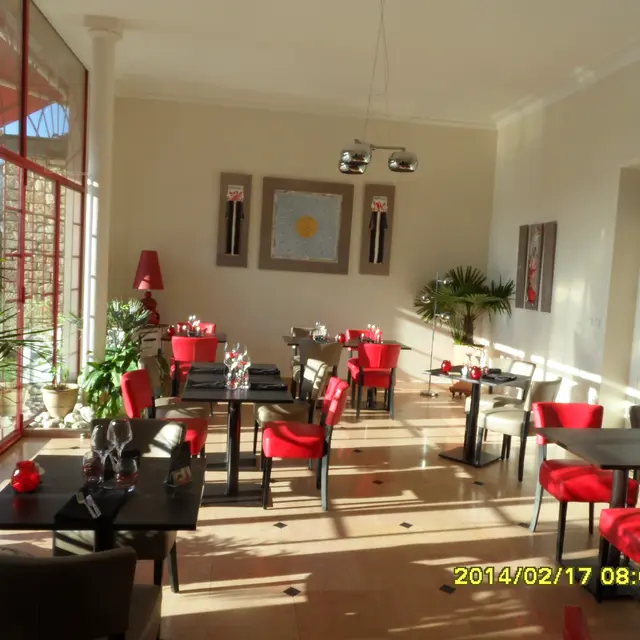 UNE SALLE