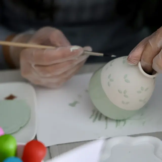 Peintre sur céramique