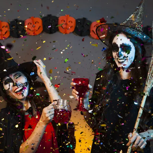 800x600_5475564-chamrousse_soiree_halloween_disco_station_montagne_grenoble_isere_alpes_france_freepik