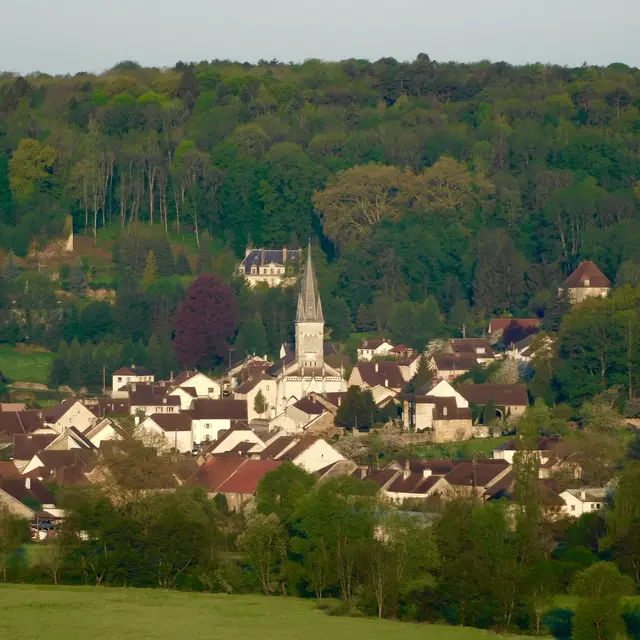 Colombier village avec Eglise au centre de l'image