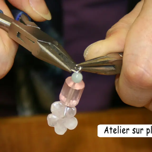 Chalon---Atelier-Bijou-Creatif---2019---Collier-Qrose-et-jademontage