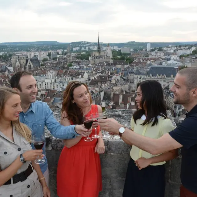 Aperitif-en-haut-de-la-tour-Philippe-Le-Bon-3