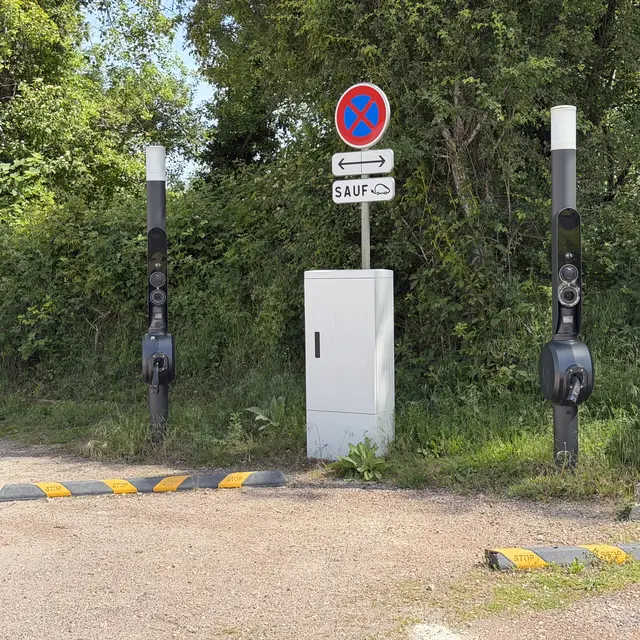 Borne de recharge VE Le Creusot Parc des Combes
