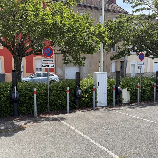 Borne de recharge VE Le Creusot parking Saint-Charles