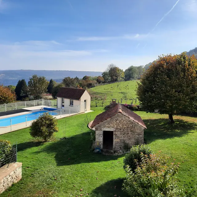 le jardin depuis la terrasse et la vue_1