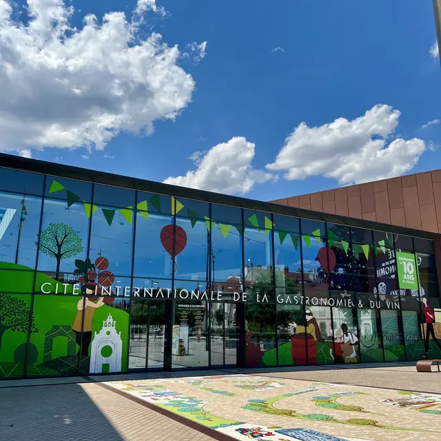 Devanture de la Cité