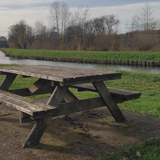 Table pique-nique Ormoy bord de Saône