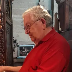 M. Tissier à la console