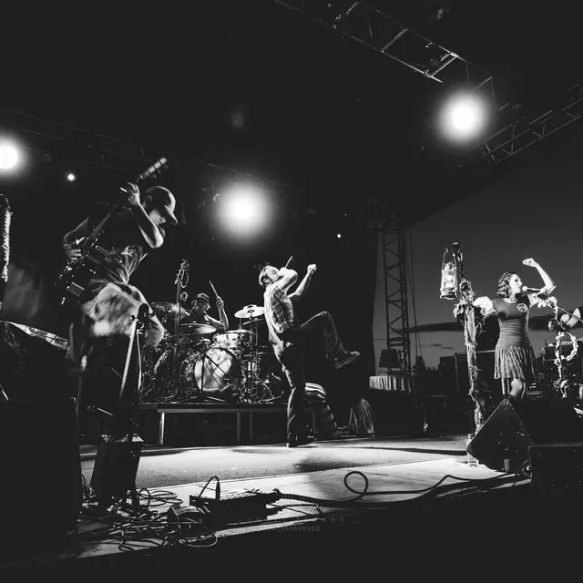 MUSIC EN BROUSSE