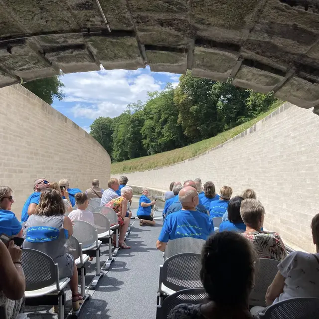 Sortie tunnel groupe en terrasse