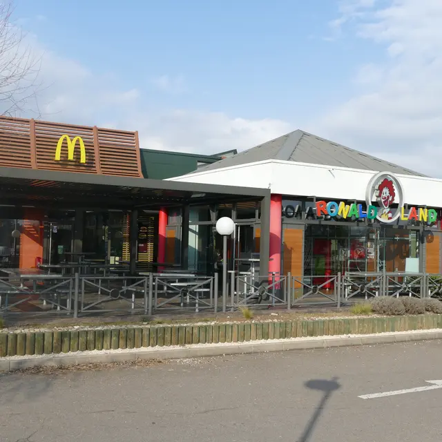 Mac donalds Zone Commerciale Kennedy