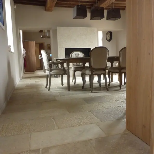 Dalles rustiques en pierre naturelle