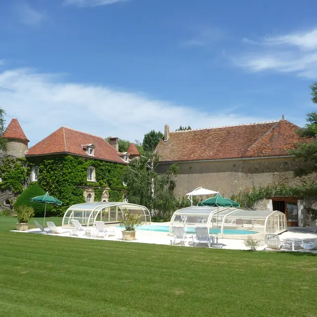La piscine des chambres d'hôtes de Charme du Château de Ribourdin