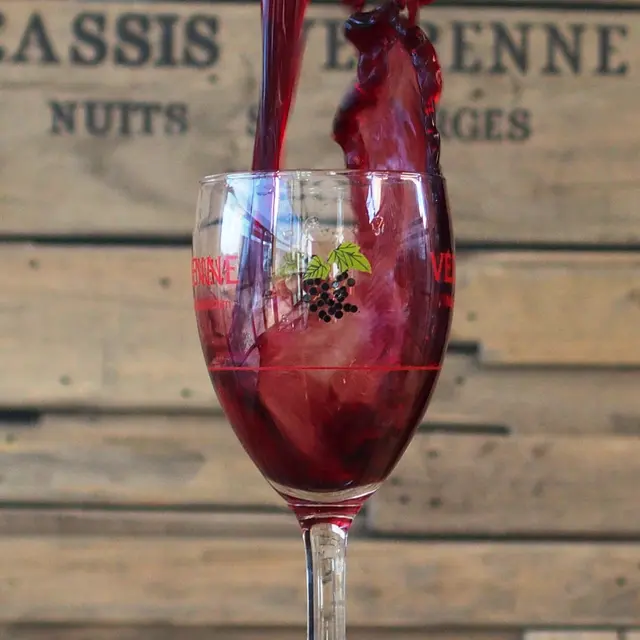 Le Cassissium, verre de Supercassis Védrenne