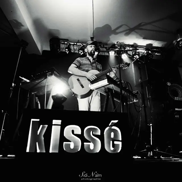 Kissé