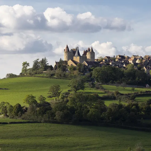 Vue du château et du village de Châteauneuf