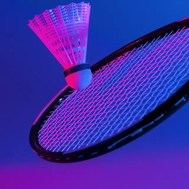 concept-de-badminton-avec-eclairage-spectaculaire (2)