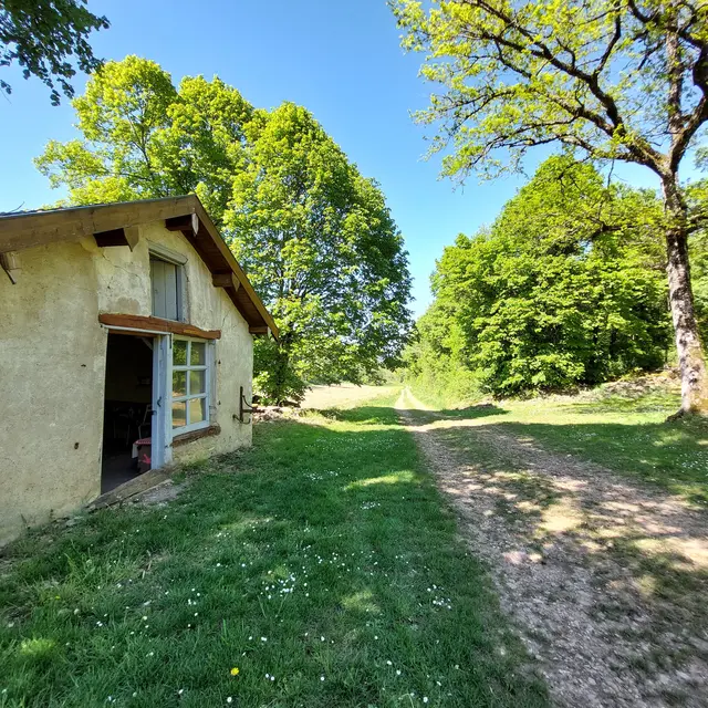 chemin et ancienne ferme de Plumont