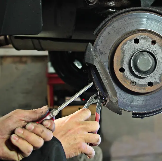 auto-repair-1954636-1920-3