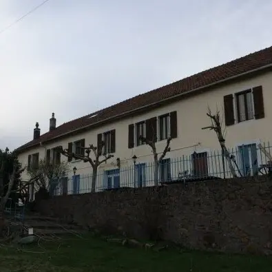 la-municipalite-de-belfahy-a-acquis-la-belle-hetraie-fermee-depuis-plus-de-deux-ans-ils-sont-quelques-benevoles-a-rehabiliter-l-ancienne-auberge-pour-redonner-vie-au-village-photo-sandrine-lassus-1711986723